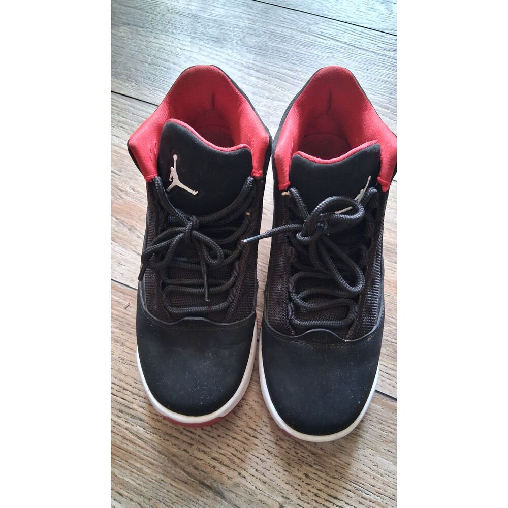 Jordan Max Aura 2 GS Black Gym Red White Sneakers Size 7Y CN8094-016